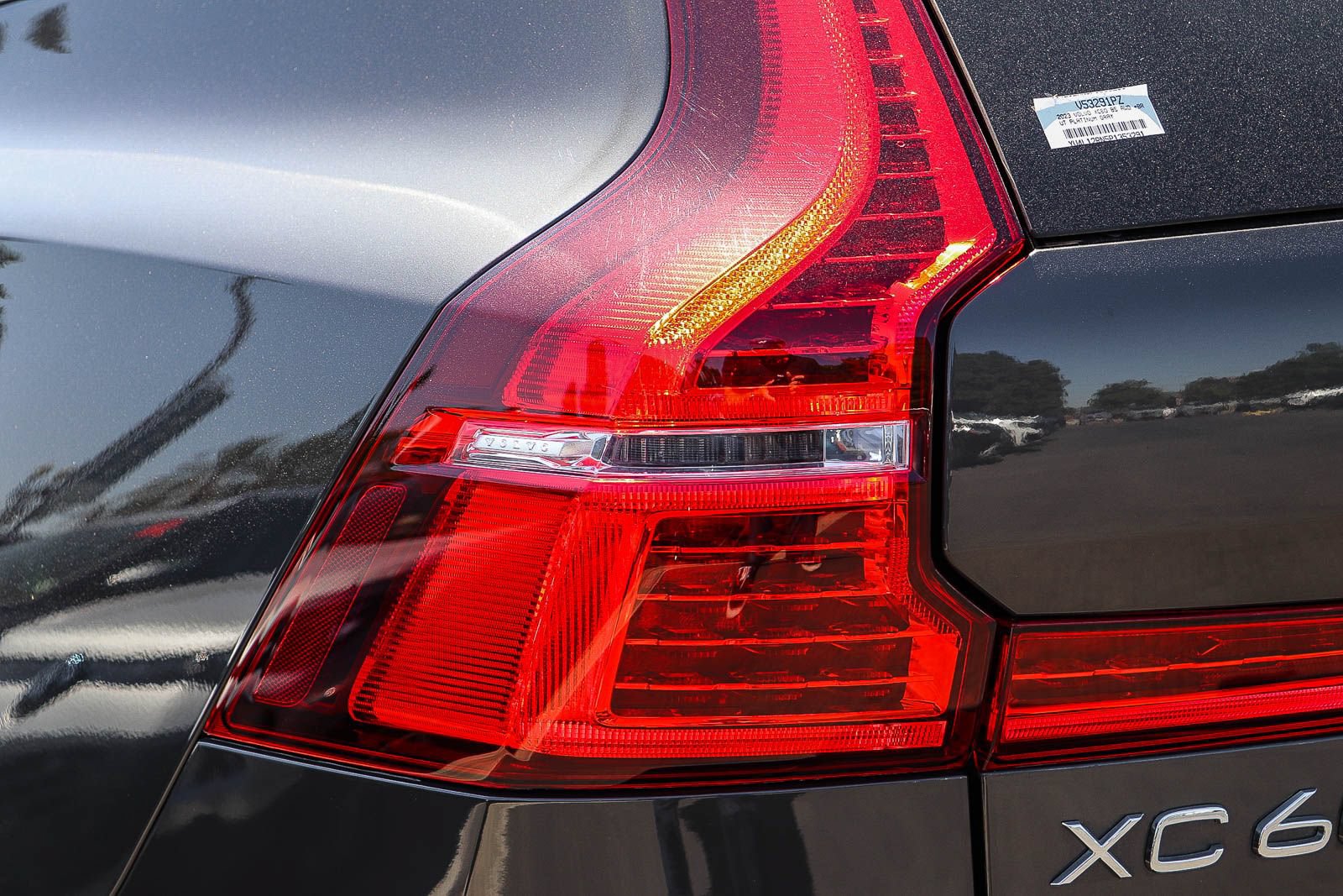 Used 2023 Volvo XC60 B5 Plus AWD/4WD image 9