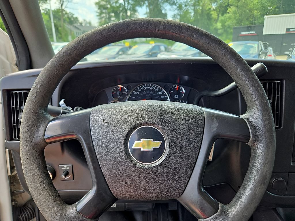 Used 2010 Chevrolet Express 1500 RWD image 23