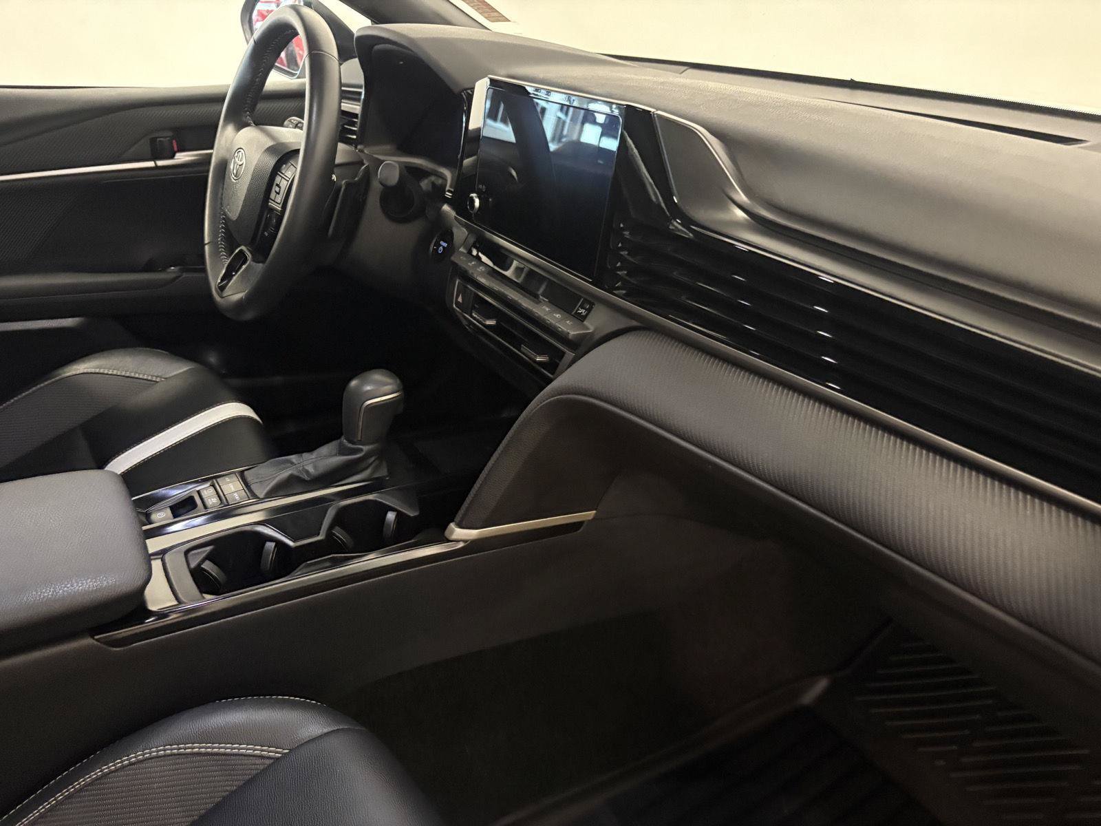Used 2025 Toyota Camry SE FWD image 48