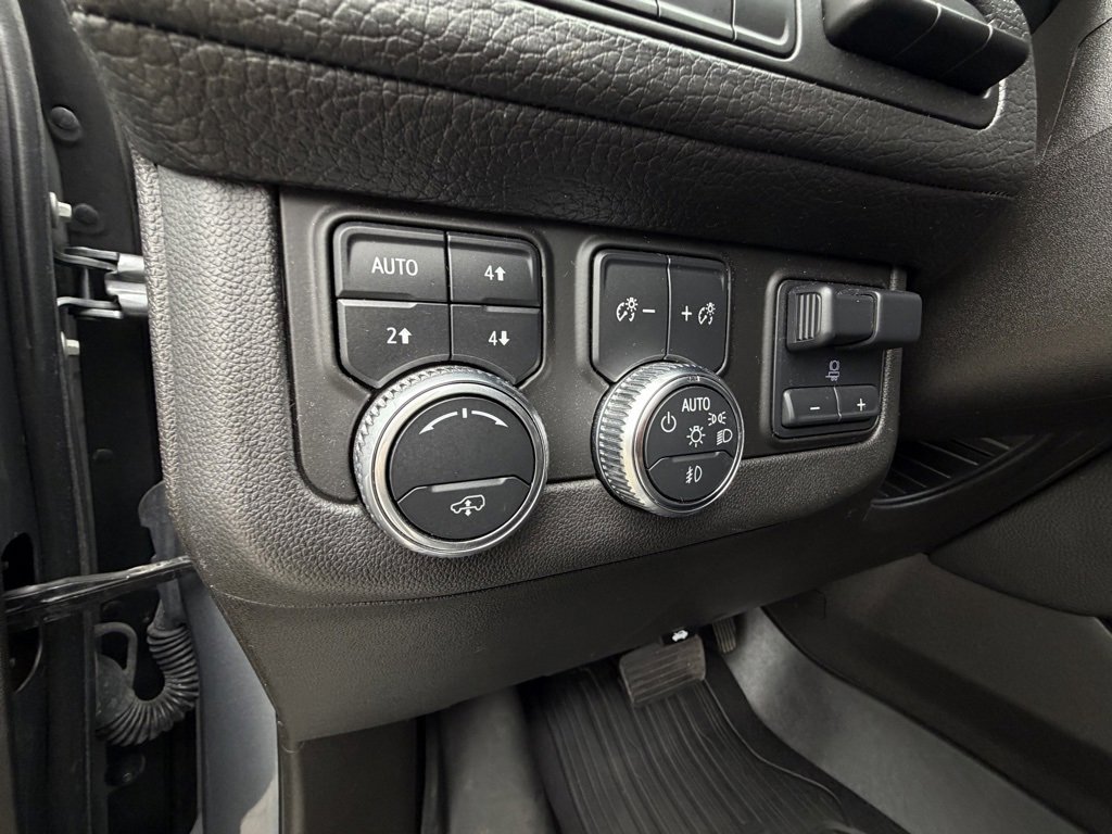 Used 2021 GMC Yukon Denali w/ Denali Ultimate Package image 16