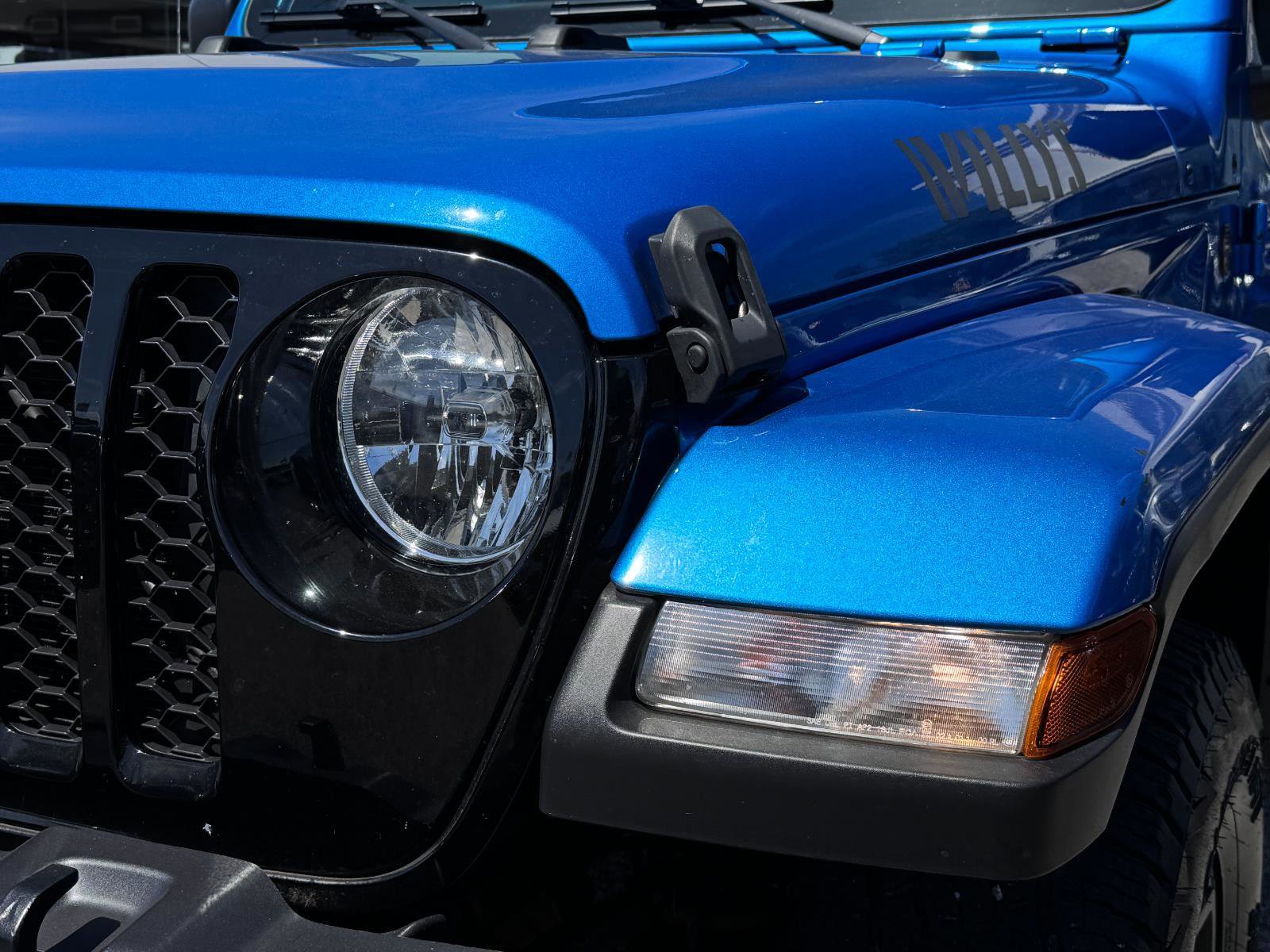 Used 2021 Jeep Gladiator Willys image 10