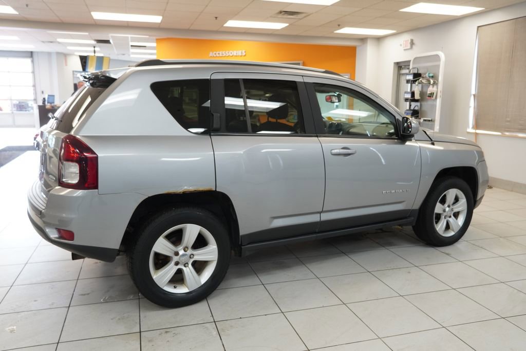 Used 2016 Jeep Compass Latitude AWD/4WD image 11