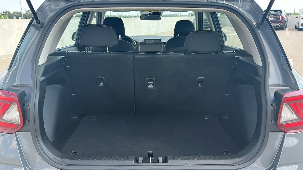 Used 2025 Hyundai Venue SEL FWD image 33