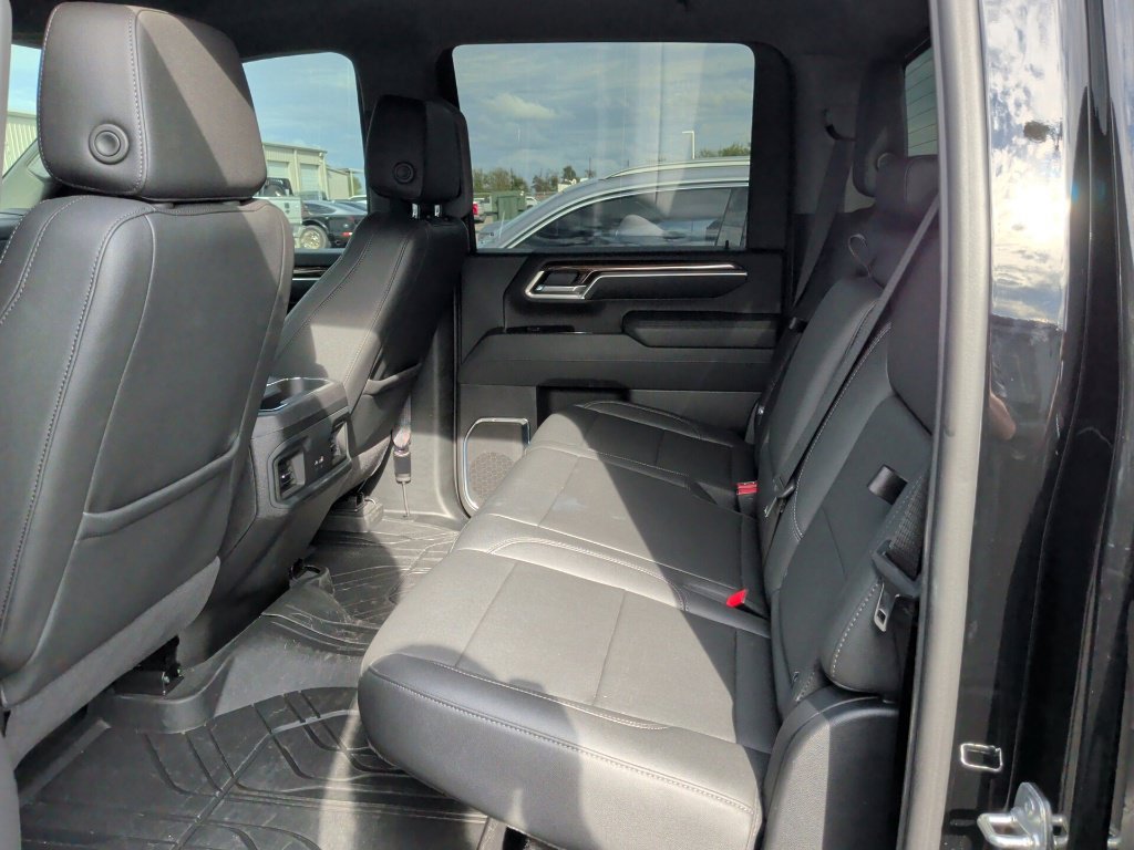 Used 2025 Chevrolet Silverado 2500 LT w/ Texas Edition AWD/4WD image 11