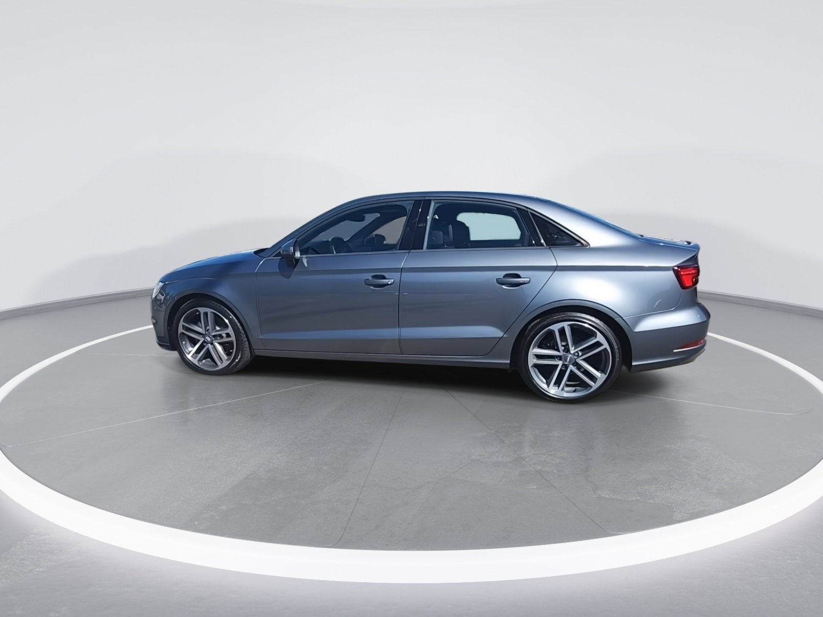 Used 2018 Audi A3 2.0T Premium image 2