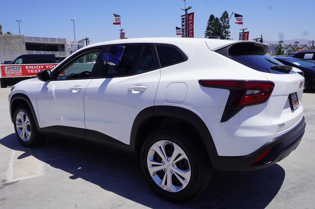 Used 2025 Chevrolet Trax LS FWD image 5