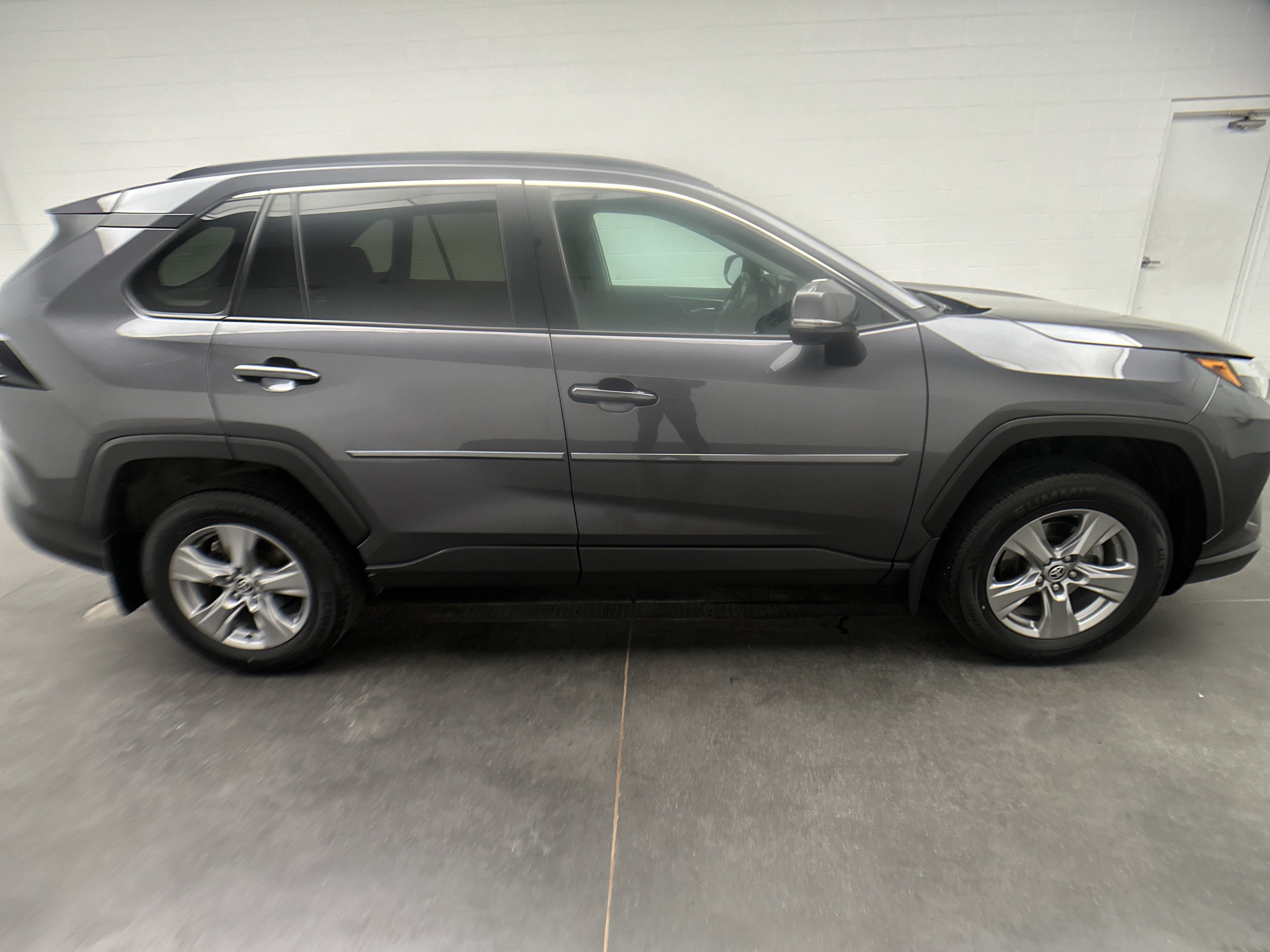 Used 2022 Toyota RAV4 XLE w/ Convenience Package AWD/4WD image 10