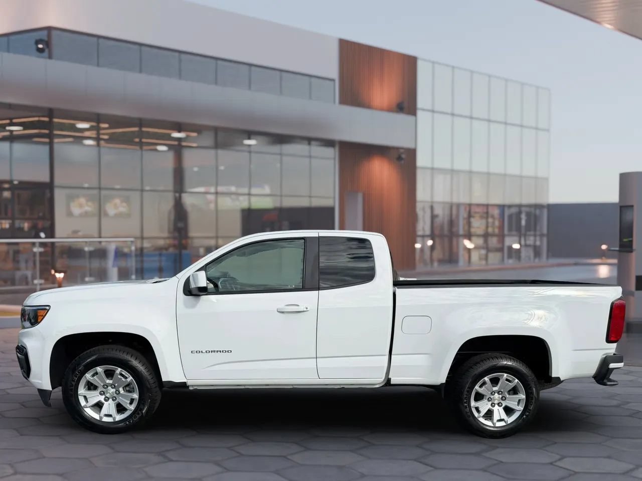 Used 2022 Chevrolet Colorado LT w/ Fleet Safety Package RWD image 8