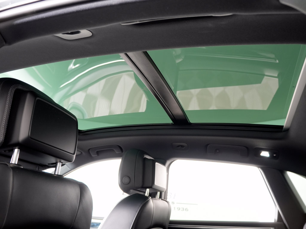 Certified 2023 Porsche Macan Turbo AWD/4WD image 22