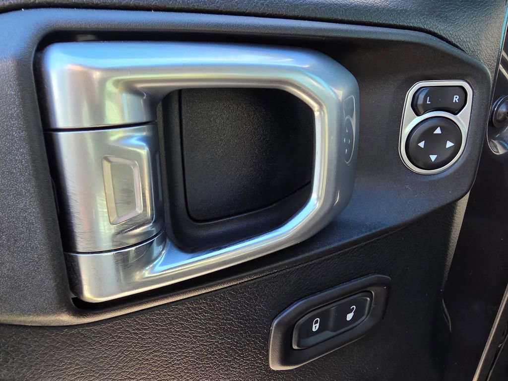 Used 2018 Jeep Wrangler Unlimited Rubicon image 12