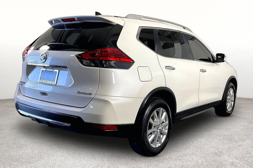 Used 2017 Nissan Rogue SV AWD/4WD image 2