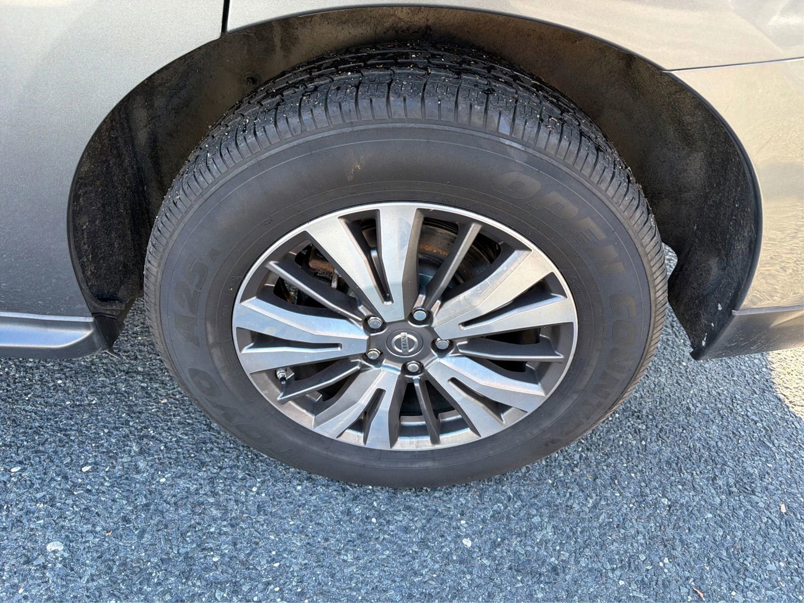 Used 2019 Nissan Pathfinder SV image 16