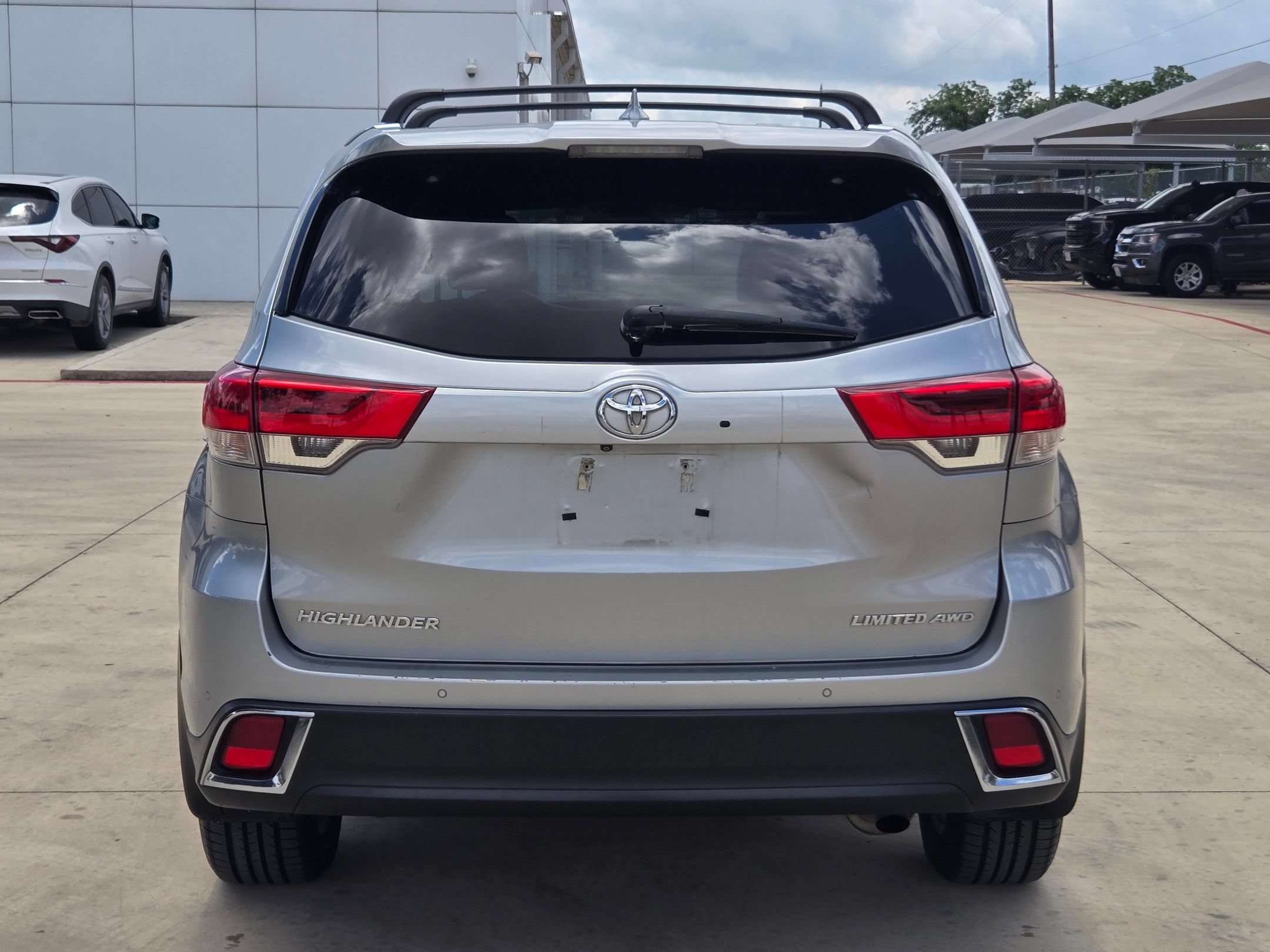 Used 2018 Toyota Highlander Limited w/ Carpet Mat Package (TMS) AWD/4WD image 6