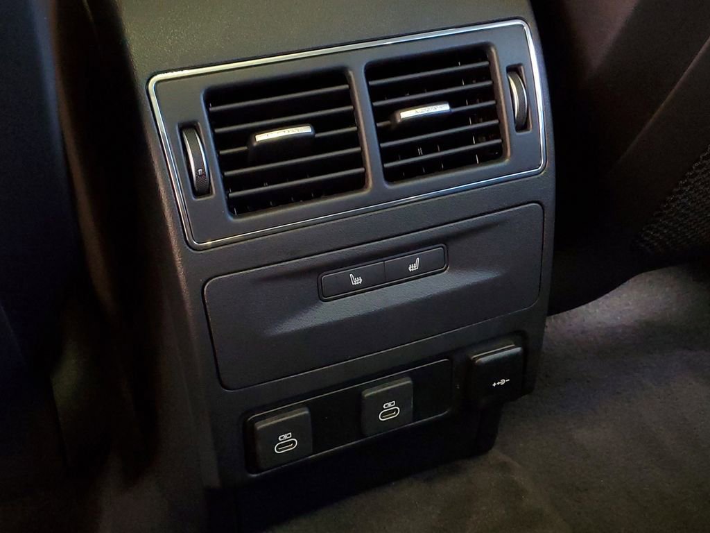 New 2026 Jaguar F-PACE SVR image 30