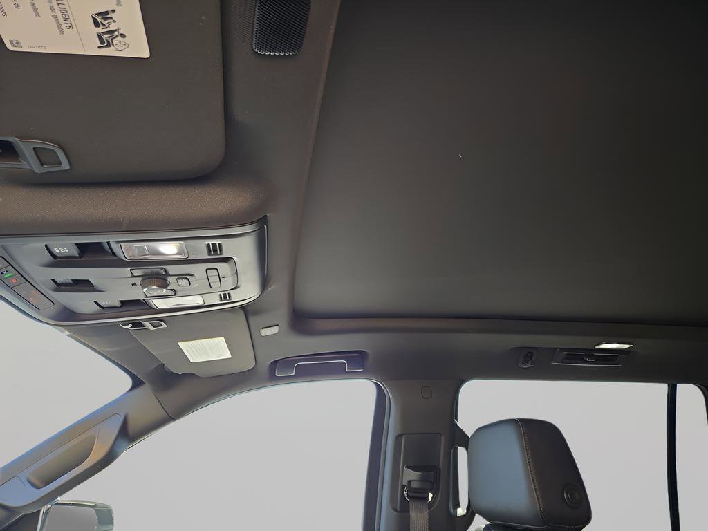 Used 2023 Chevrolet Suburban Z71 w/ Luxury Package image 35