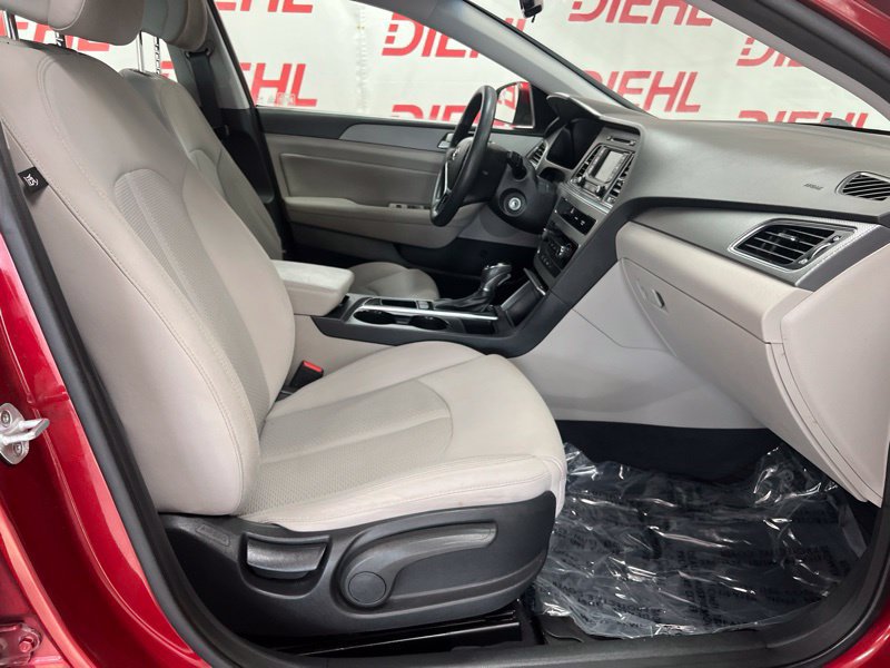 Used 2015 Hyundai Sonata SE w/ Option Group 09 FWD image 12