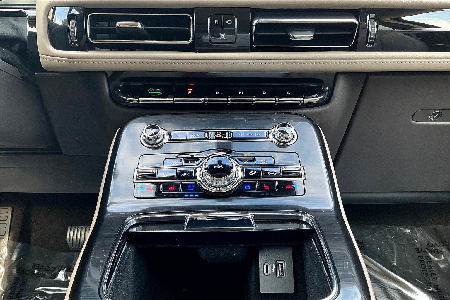 Used 2022 Lincoln Nautilus Reserve image 13