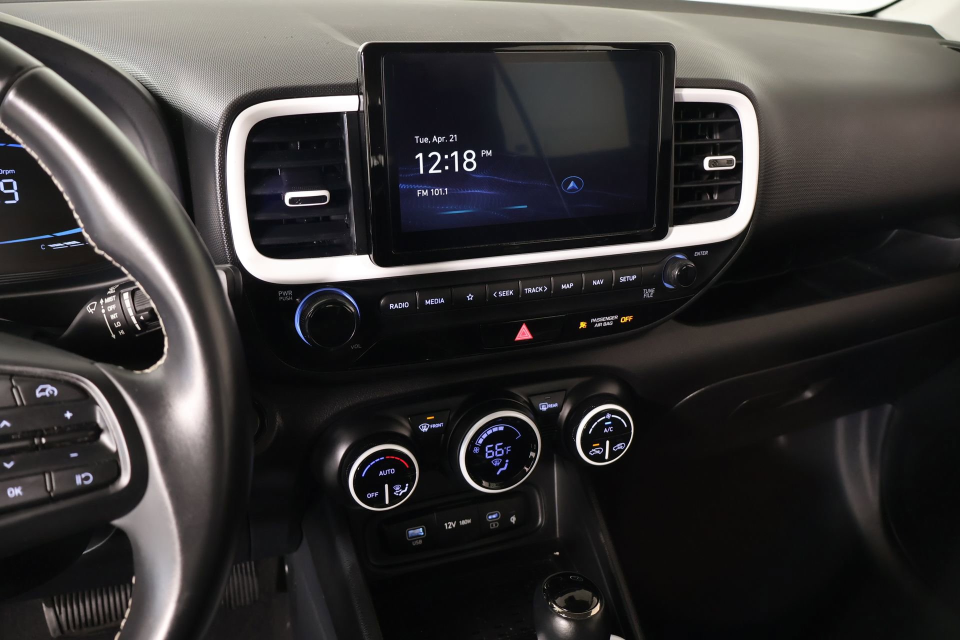 Used 2025 Hyundai Venue Limited FWD image 5