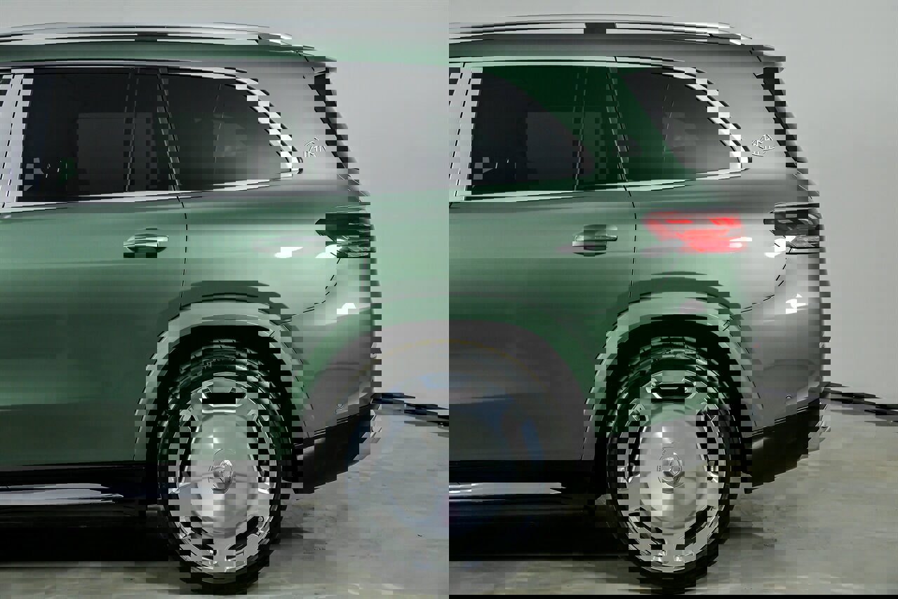 Used 2025 Mercedes-Benz Maybach GLS 600 4MATIC image 9