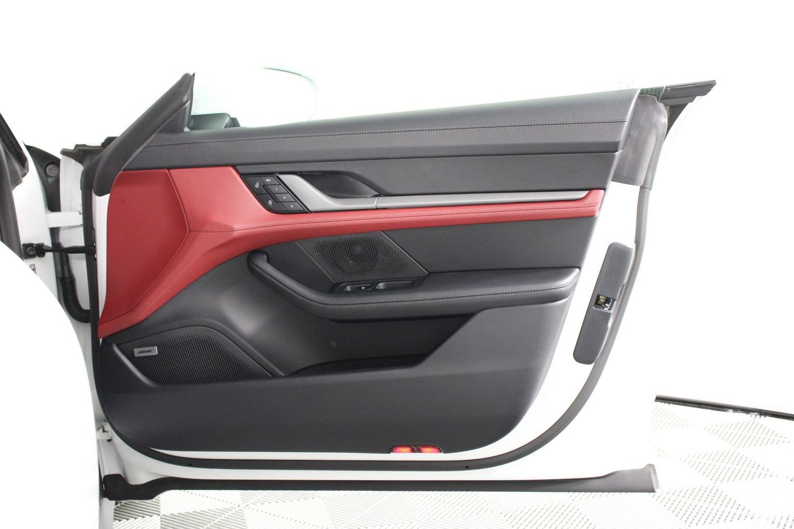 Certified 2025 Porsche Taycan 4S image 23