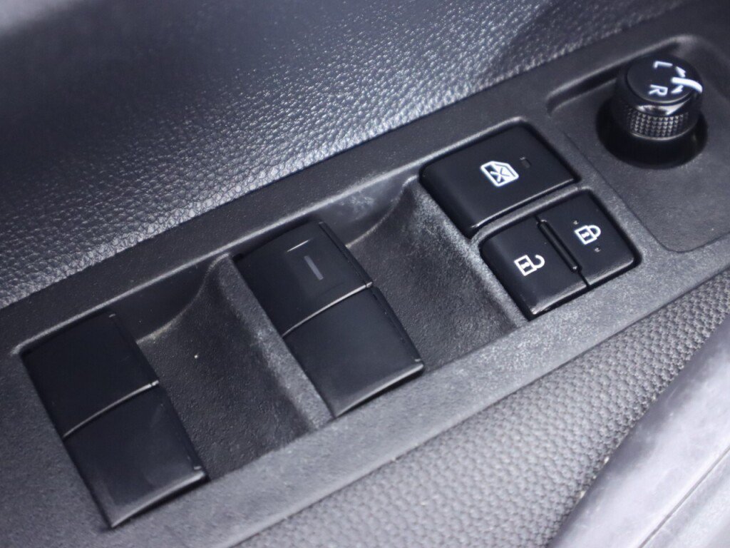 Used 2025 Toyota Corolla LE FWD image 22