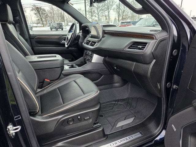 Used 2024 Chevrolet Suburban Premier w/ Premium Package AWD/4WD image 21
