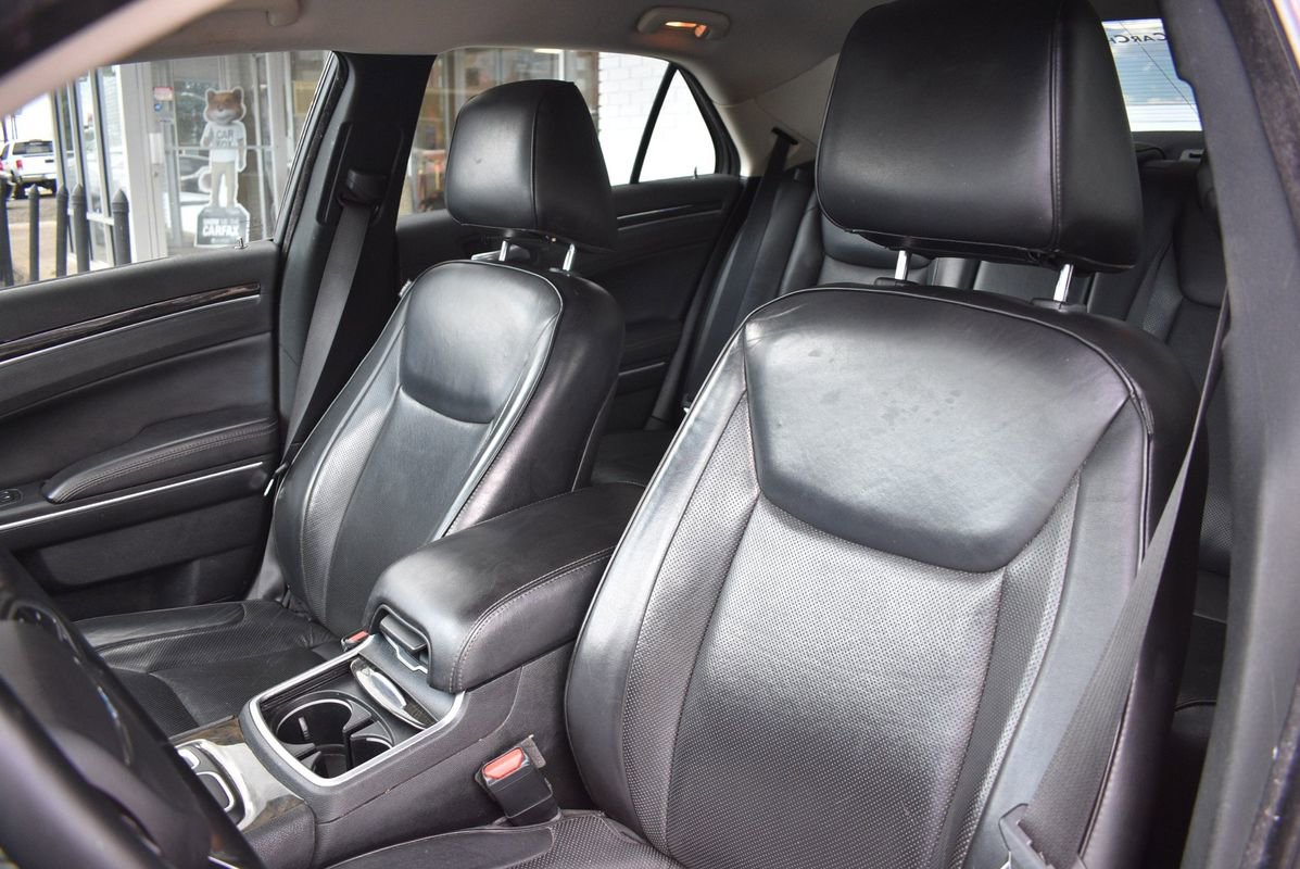 Used 2018 Chrysler 300 Limited image 12