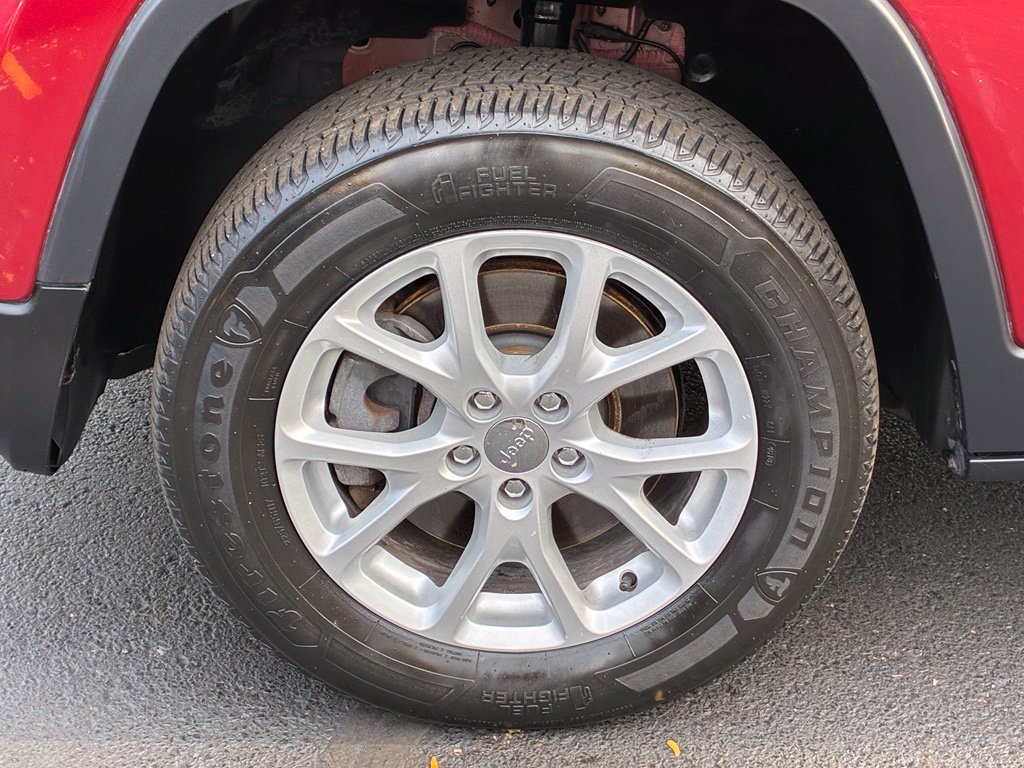 Used 2016 Jeep Cherokee Latitude w/ Safety/Convenience Group AWD/4WD image 14