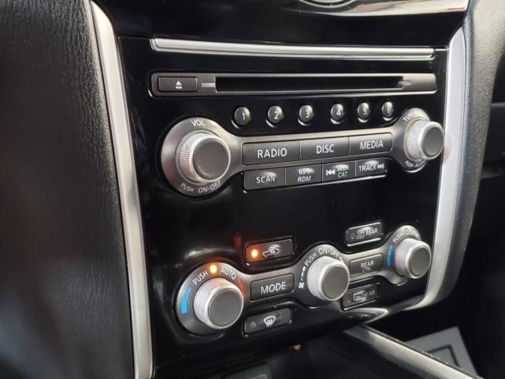 Used 2019 Nissan Pathfinder S AWD/4WD image 25