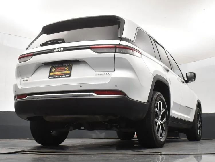 Used 2024 Jeep Grand Cherokee Limited image 13
