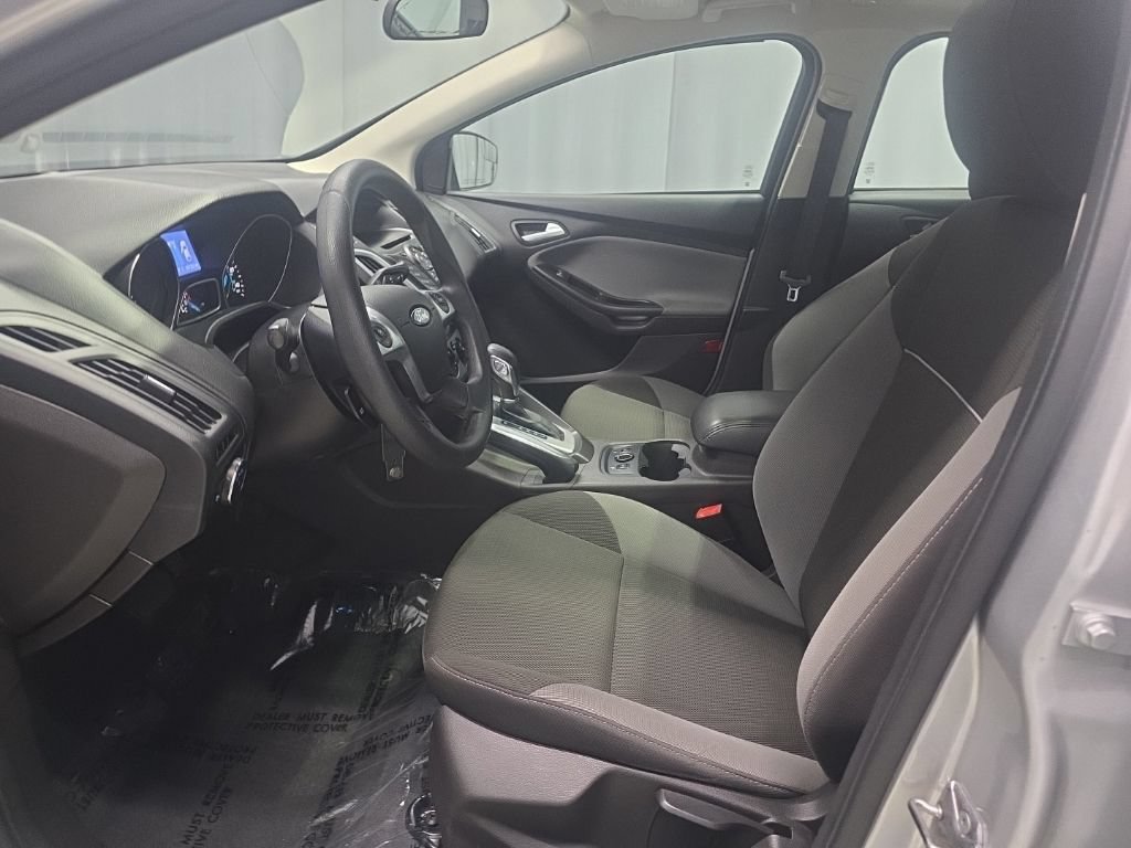 Used 2013 Ford Focus SE w/ SE Winter Pkg FWD image 11