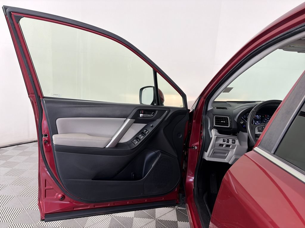 Used 2017 Subaru Forester 2.5i Limited AWD/4WD image 10