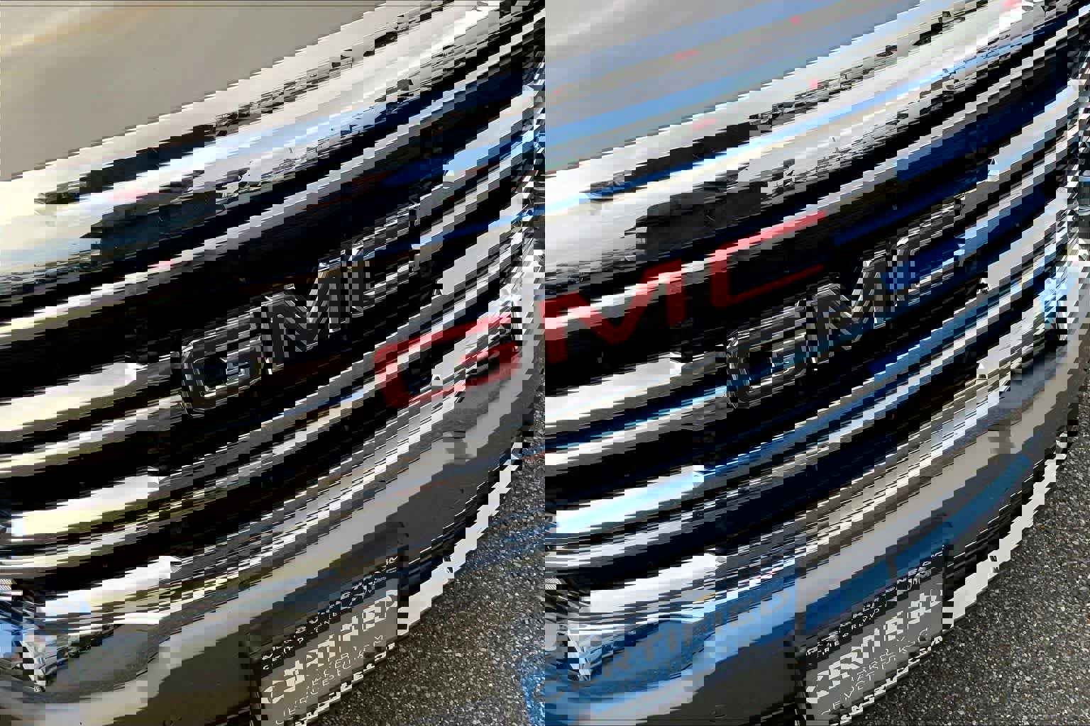 Certified 2023 GMC Acadia SLE w/ Driver Convenience Package image 29