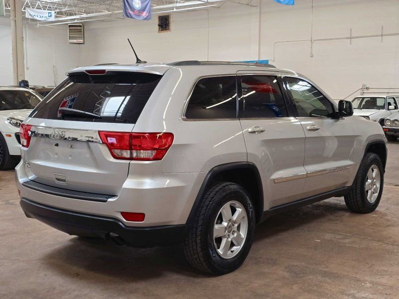 Used 2011 Jeep Grand Cherokee Laredo AWD/4WD image 15