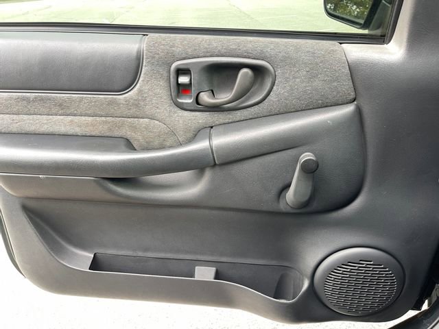 Used 2002 Chevrolet S10 Pickup LS w/ LS Preferred Equipment Group image 17