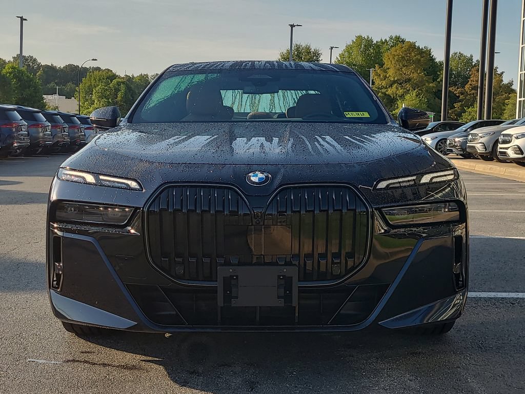 Used 2025 BMW 740i xDrive AWD/4WD image 8