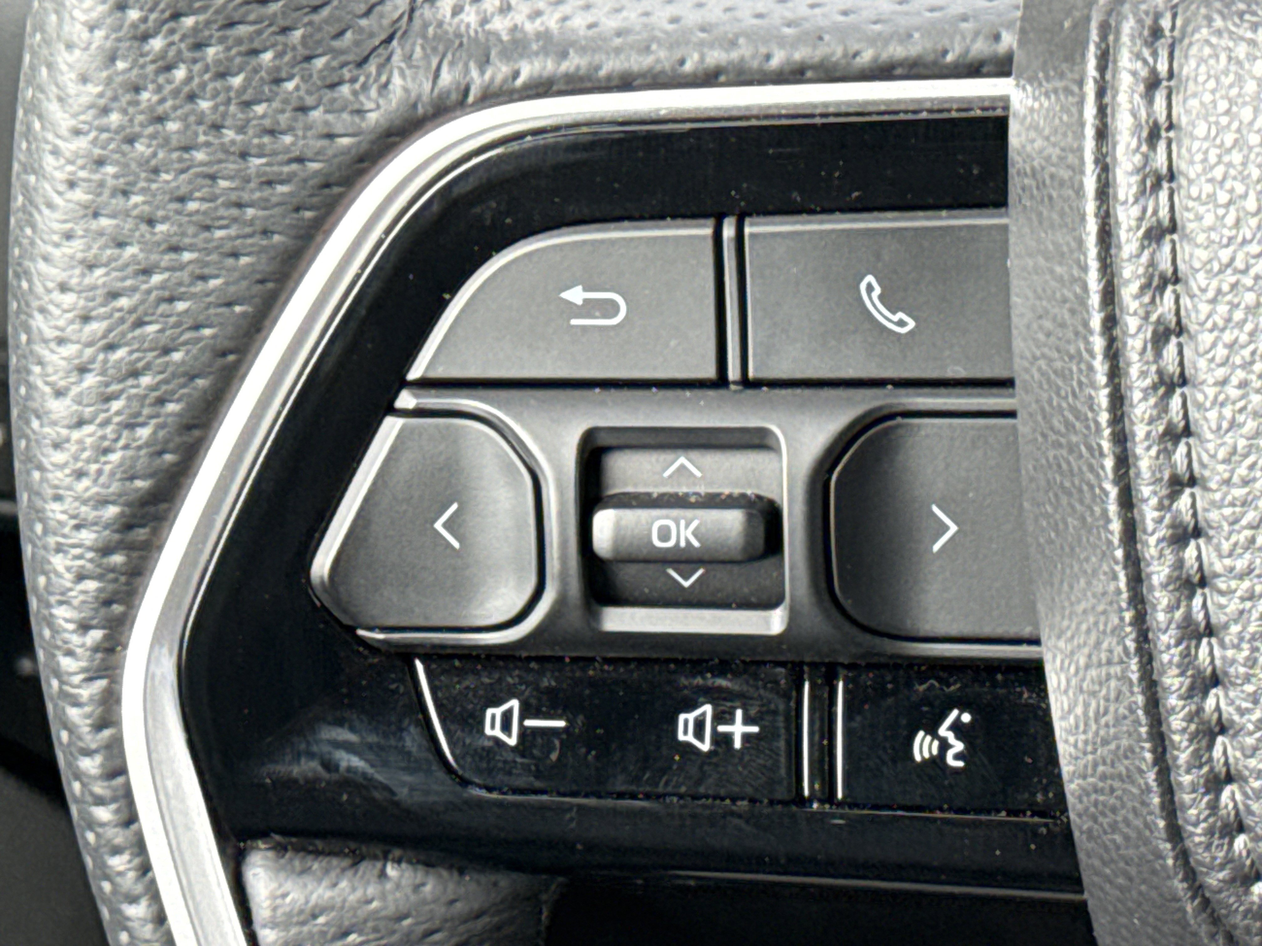Used 2025 Toyota Tundra Platinum AWD/4WD image 12