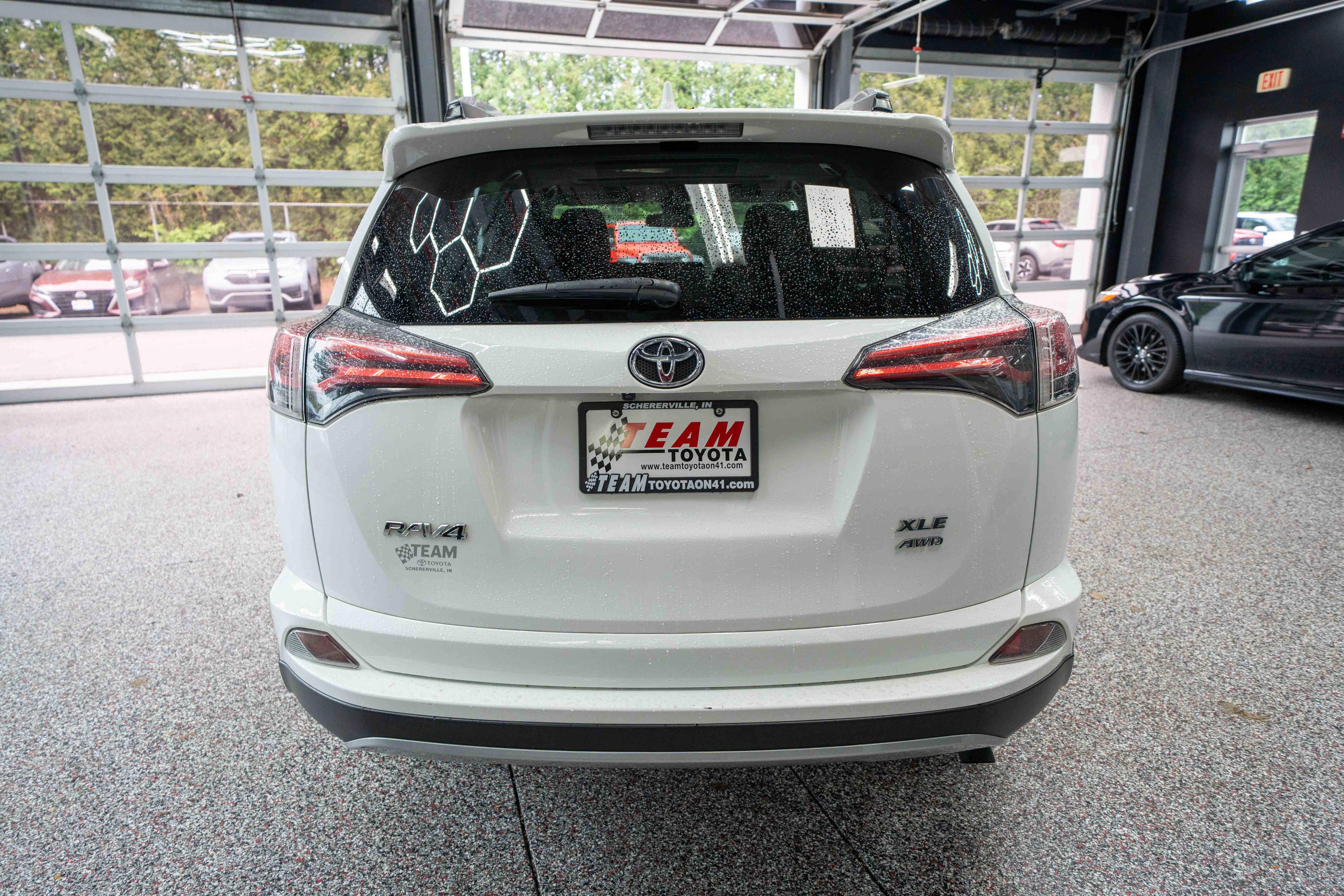 Used 2018 Toyota RAV4 XLE AWD/4WD image 4
