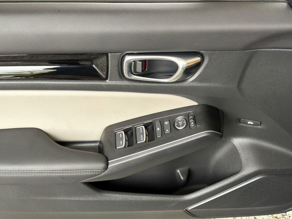 Used 2024 Honda Civic Touring image 3