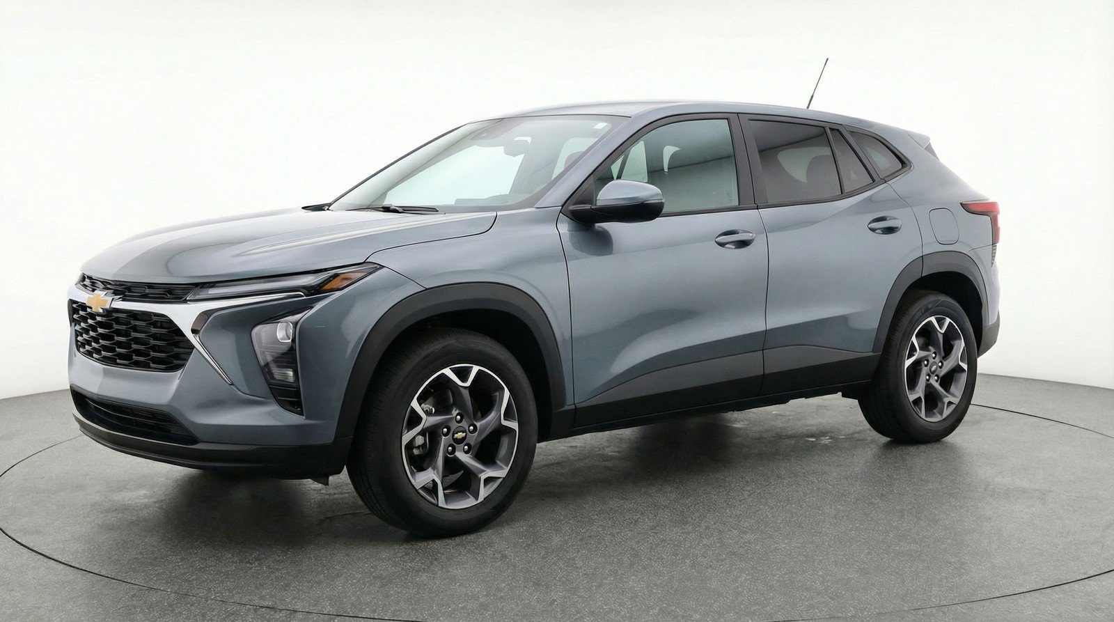 Used 2025 Chevrolet Trax LT FWD image 3