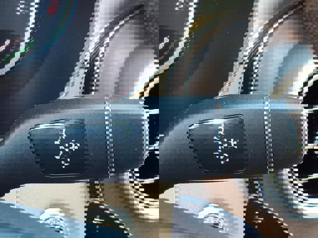 Used 2019 Mercedes-Benz GLC 350e 4MATIC image 24