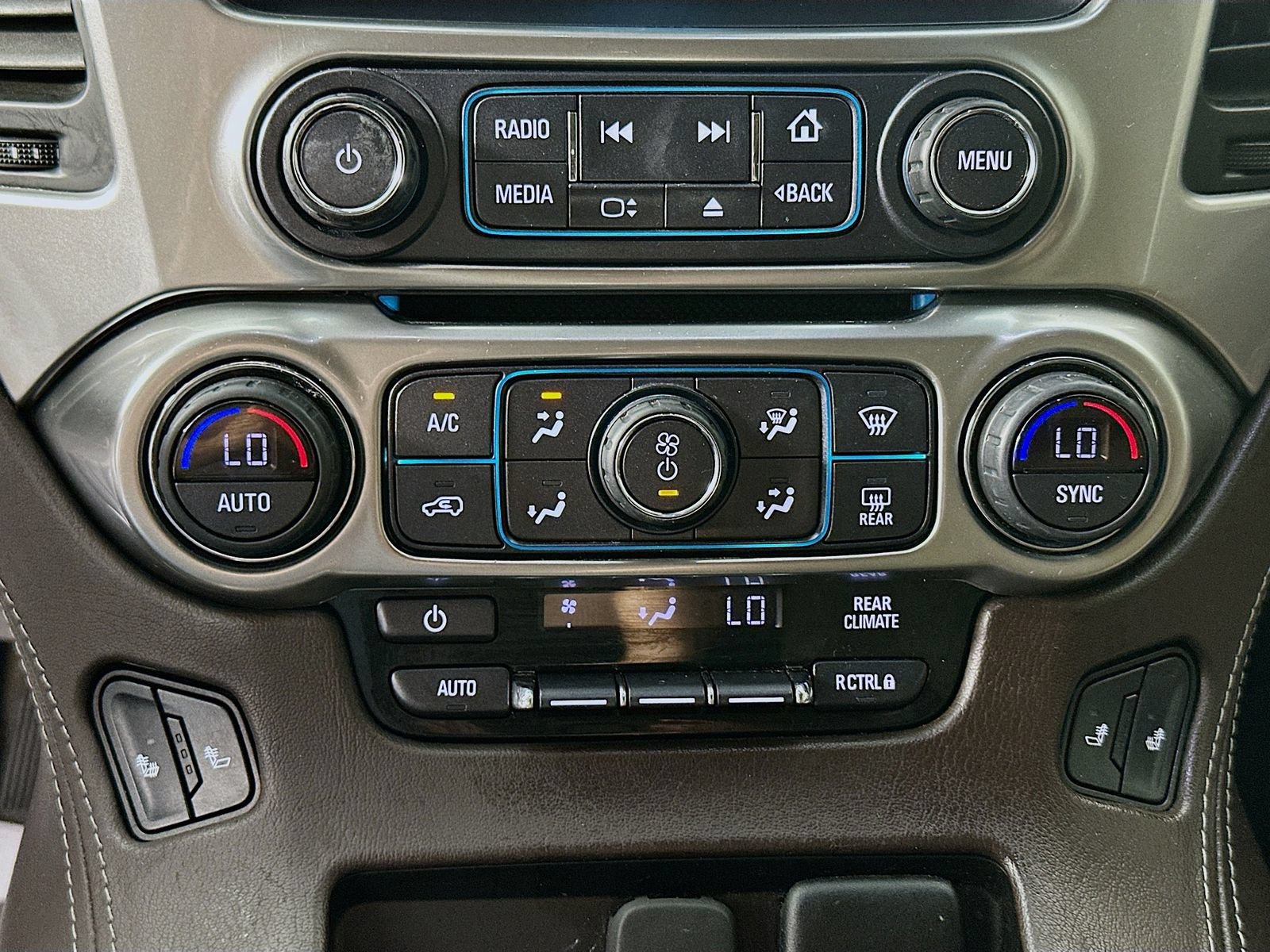Used 2019 Chevrolet Tahoe LT w/ Luxury Package AWD/4WD image 15