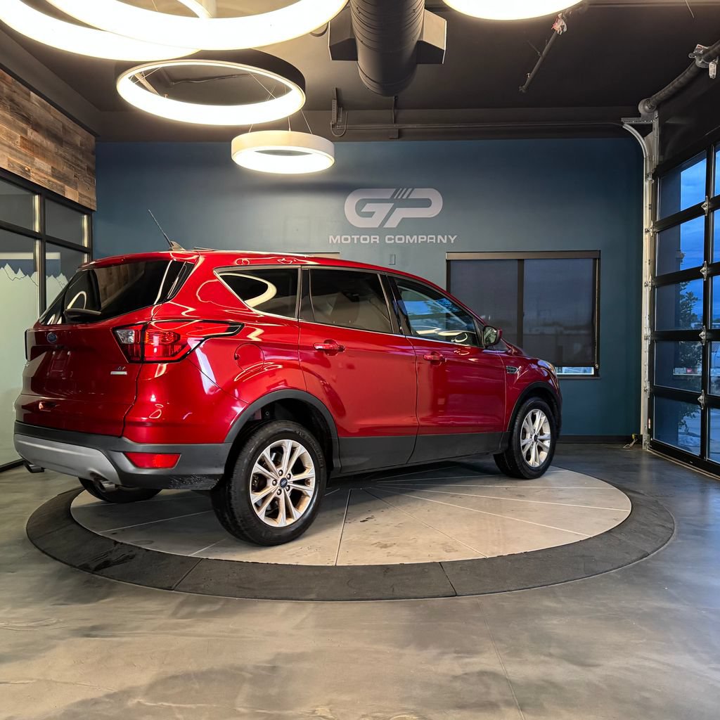 Used 2019 Ford Escape SE FWD image 3