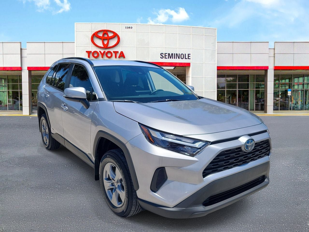 Used 2024 Toyota RAV4 LE AWD/4WD image 4