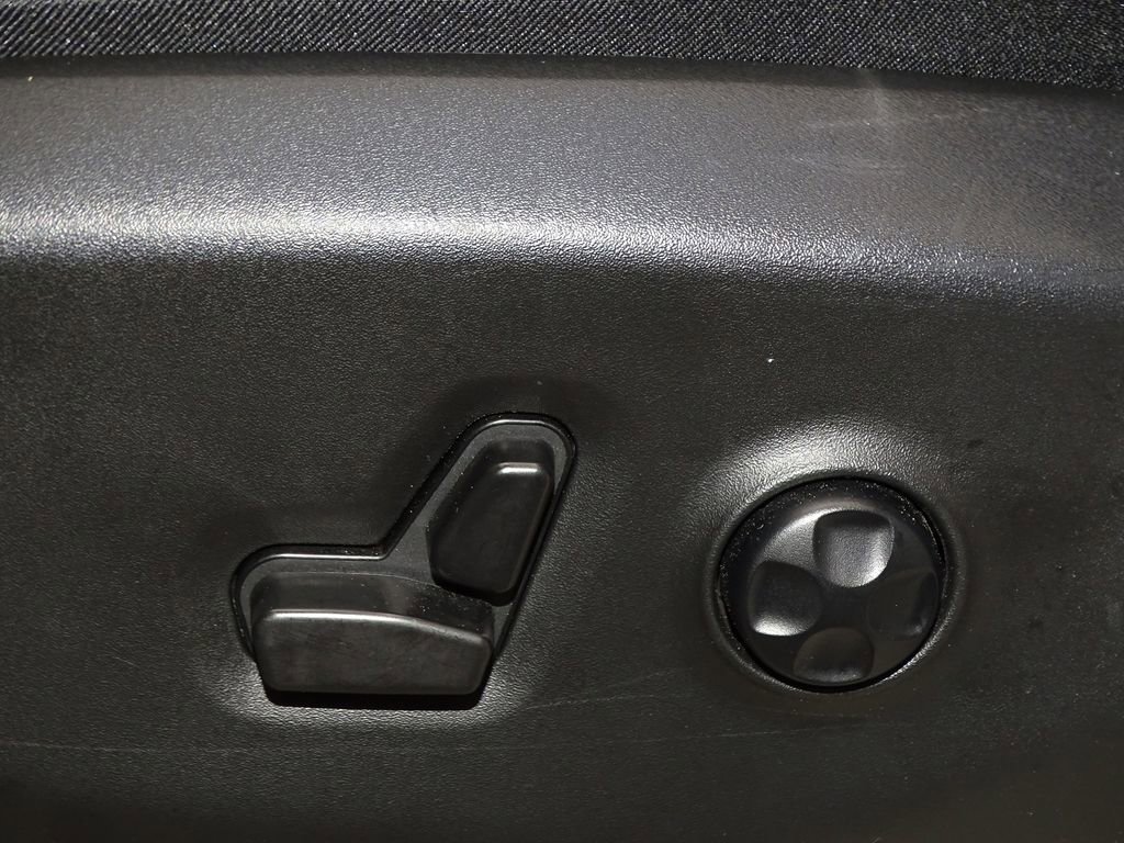 Used 2024 Chrysler Pacifica Touring-L image 20