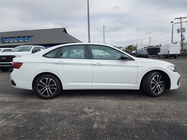 Used 2024 Volkswagen Jetta Sport image 21