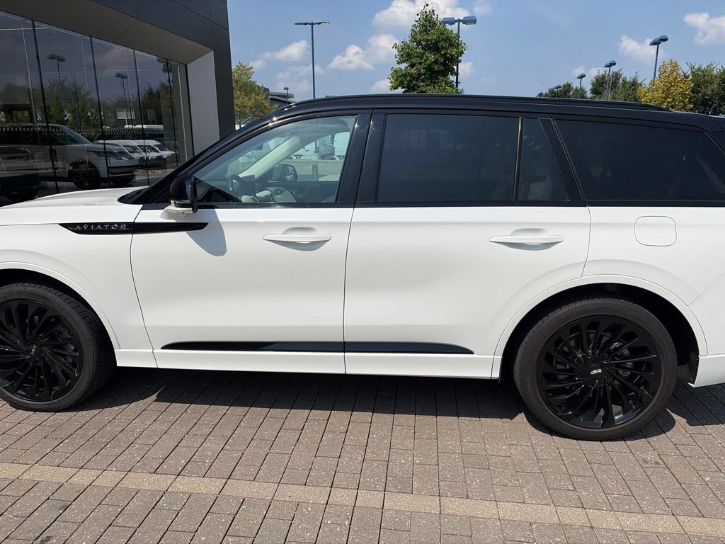 Used 2023 Lincoln Aviator Black Label AWD/4WD image 8