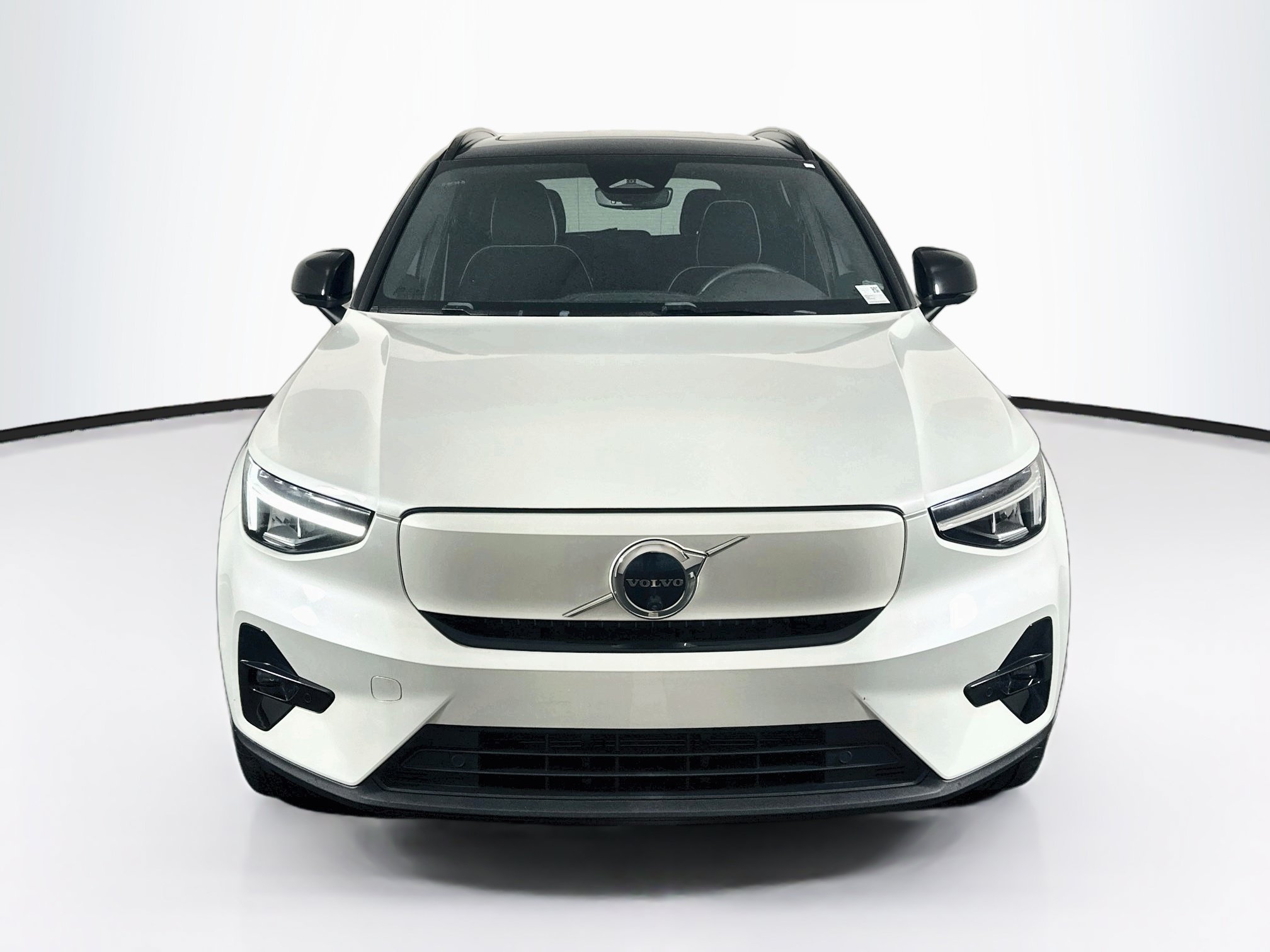 Used 2023 Volvo XC40 Recharge Plus AWD/4WD image 2