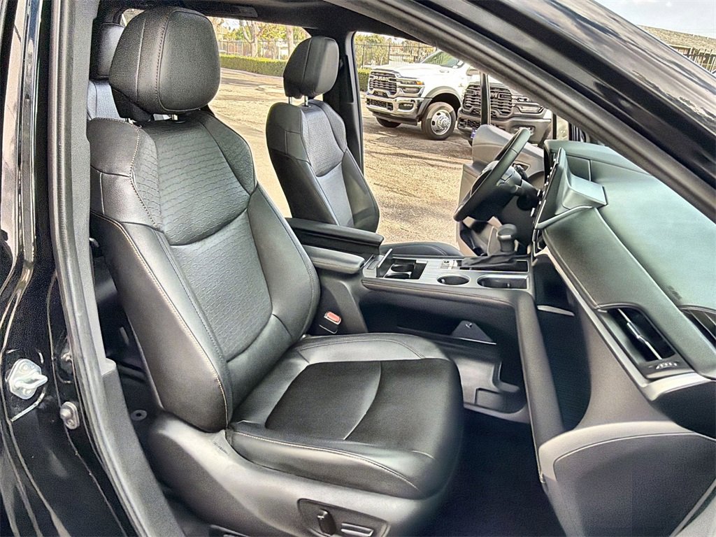 Used 2024 Toyota Sienna XLE Woodland Edition image 27