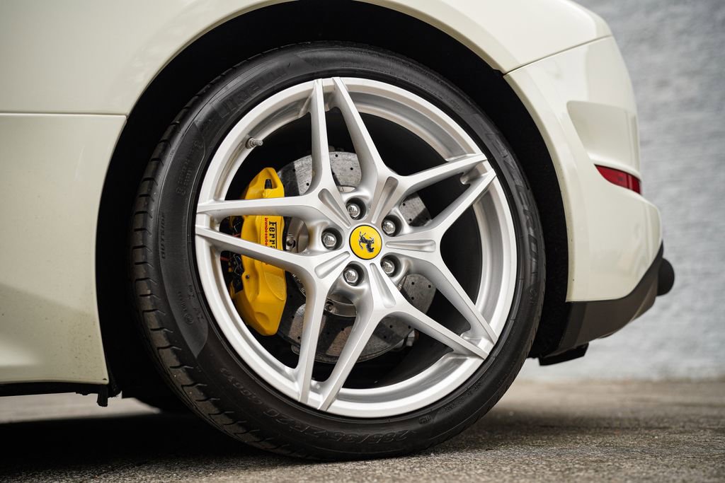 Used 2016 Ferrari California T image 20